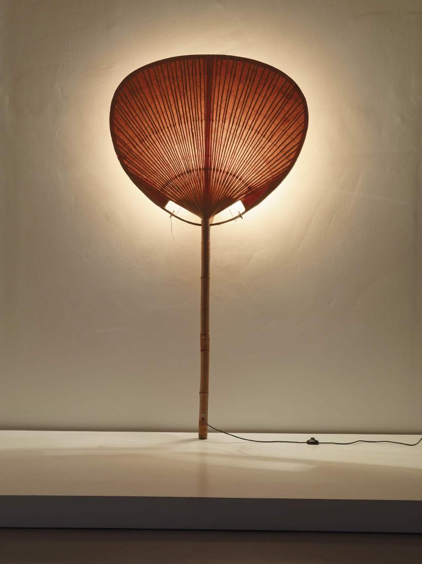 INGO MAURER: Lampada da terra Uchiwa I. Bamboo, carta di riso. Produzione Design M 1973 ca. Etichetta della manifattura cm 214x111 AA.VV. Ingo Maurer. Light. Reaching for the moon, Vitra Design Museum,catalogo del