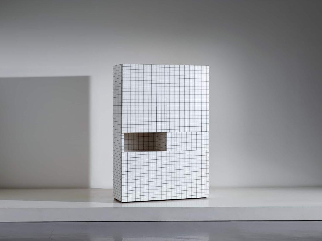 SUPERSTUDIO: Mobile della serie Quaderna. Legno nobilitato integralmente rivestito in formica serigrafata. Produzione Zanotta 1970 ca. cm 150x102x37 Domus - VII 1970 - 1974, Tashen Colonia, 2010 p. 408 -410; G. Gr