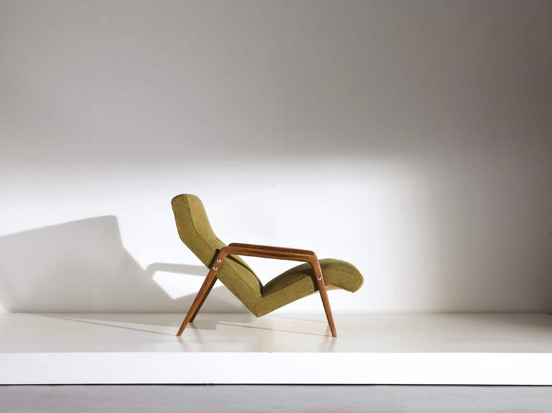 OSVALDO BORSANI: Poltrona. Legno di ciliegio, tessuto. Produzione Atelier Borsani Varedo, 1950 ca. cm 74x100x60 AN ARMCHAIR BY O. BORSANI CONDIZIONI OTTIME, TESSUTO NON ORIGINALE, VITI DI FISSAGGIO SOSTITUITE, LEGNO R