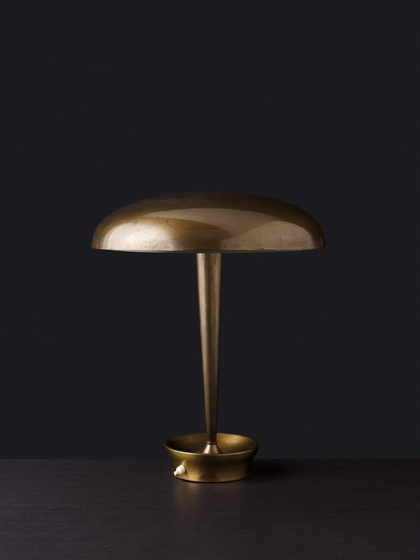 STILNOVO: Lampada da tavolo mod D4639. Ottone, cristallo sabbiato e molato. Produzione Stilnovo anni '60. cm 48x40 Catalogo di produzione Stilnovo 1965 A TABLE LAMP BY STILNOVO