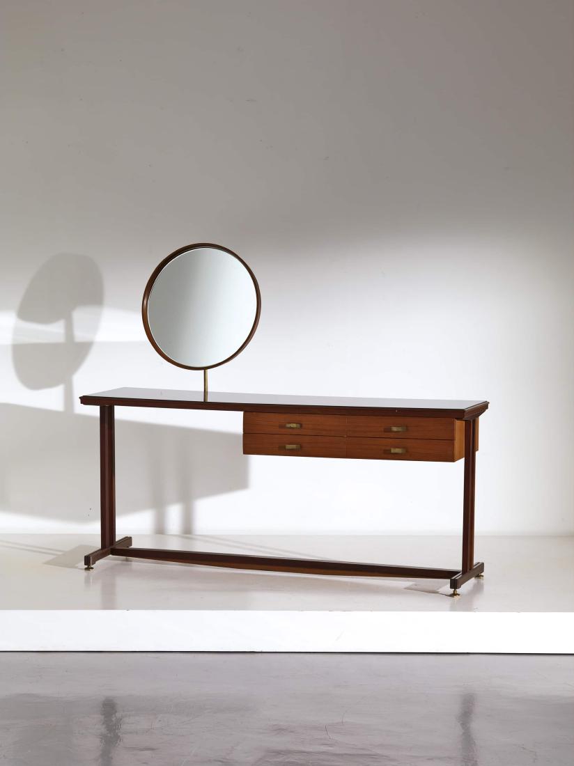 MANIFATTURA ITALIANA: Toelette. Legni vari, ottone, cristallo opalino, cristallo specchiato. Italia anni '60. cm 125x150x45 AN ITALIAN VANITY Buone condizioni generali, lievi graffi