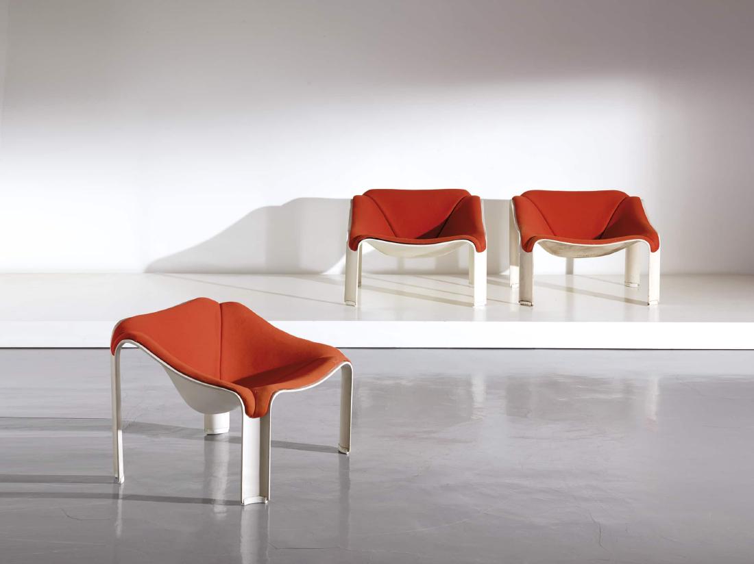 PIERRE PAULIN 3: Tre poltrone mod. F303. Abs stampato, tessuto. Produzione Artifort, Maastricht, 1967 ca. Sotto ogni seduta presente marchio impresso del produttore: Artifort 300 Paulin. cm 60x80x73 THREE ARMCHAIRS BY