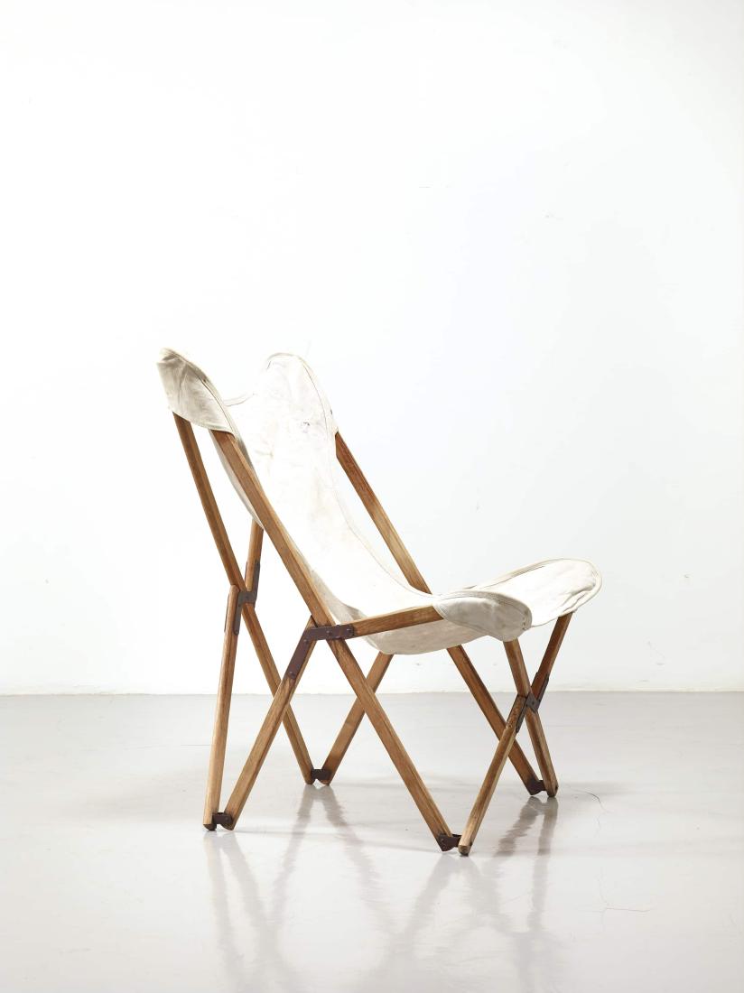 JOSEPH FENDY: Poltrona pieghevole mod. Tripolina. Legno di frassino, metallo smaltato, lino. Produzione Paolo ViganÃ², anni '50 circa. cm 104x68x74 AN ARMCHAIR BY J. FENDY