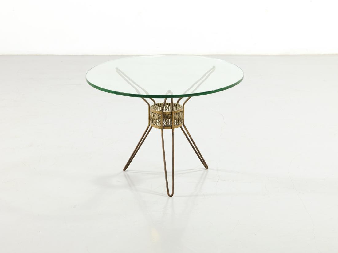 MANIFATTURA ITALIANA: Tavolino. Tubolare in ottone, rete metallica smaltata, cristallo molato.Italia anni '60 cm 50x72 AN ITALIAN OCCASIONAL TABLE