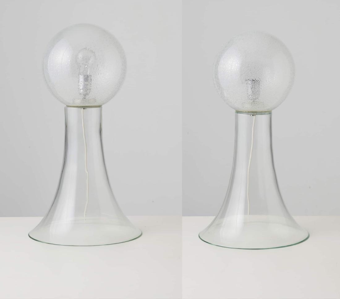 MANIFATTURA ITALIANA 2: Coppia di lampade da tavolo. Vetro soffiato, vetro bulicante. Italia anni '70. cm 60x35 A PAIR OF ITALIAN TABLE LAMPS