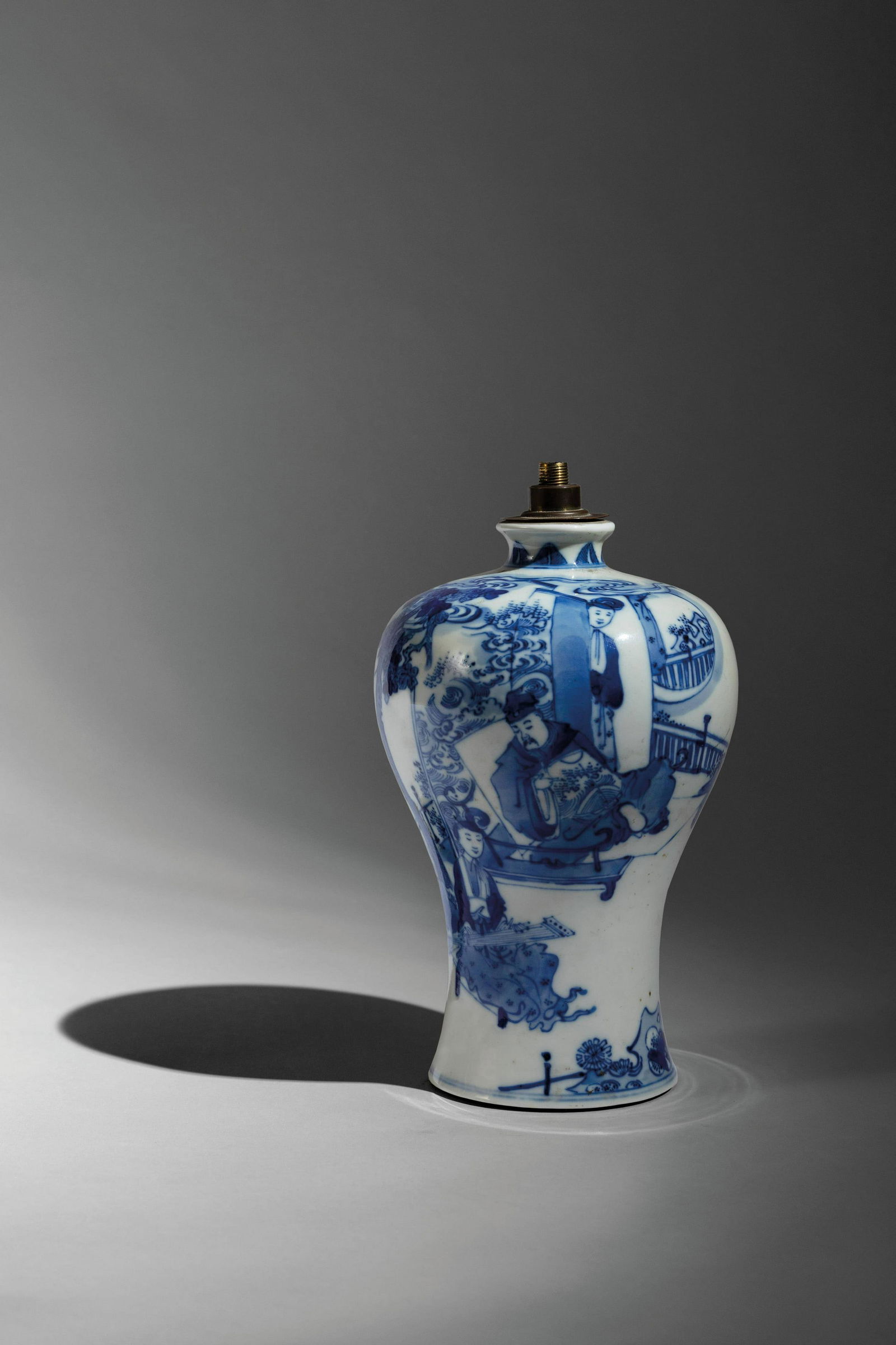 A SMALL BLUE AND WHITE PORCELAIN MEIPING VASE, CHINA, (1 of 6)