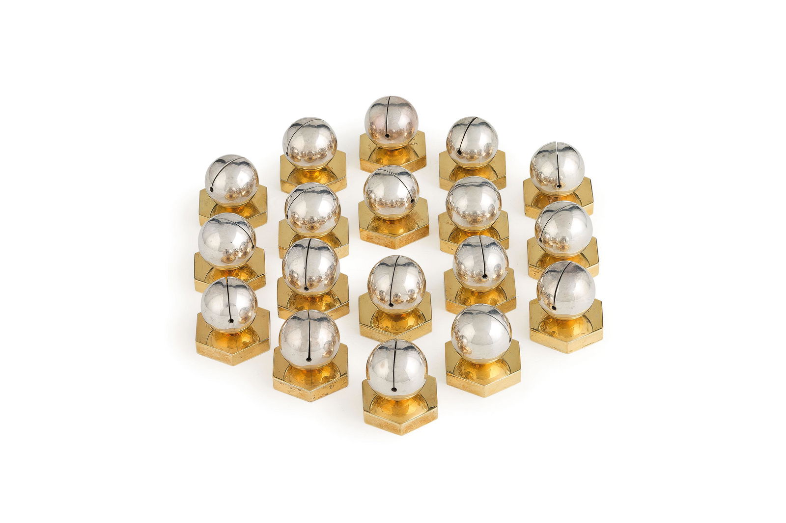 LOTTO DI OGGETTI DIVERSI IN ARGENTO, ITALIA, XX SECOLO,: ORAFO BULGARI composto da diciotto segnaposto del 1973, un set di sei bowls (tre del 1969 e tre del 1978), una coppia di posaceneri del 1972, un set di quattro sottobottiglie del 1971, due posaceneri,