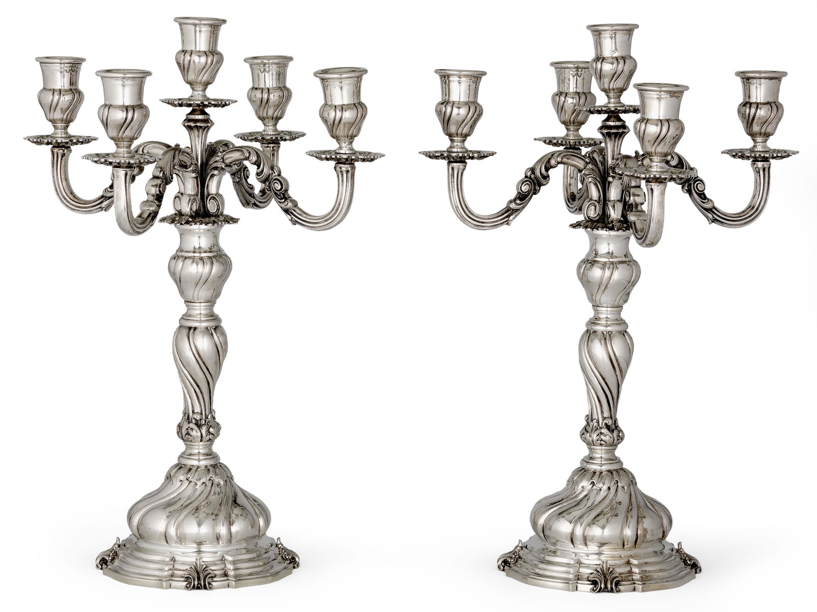 COPPIA DI CANDELABRI IN ARGENTO, ITALIA, XX SECOLO,: a cinque fiamme, in stile settecentesco, argento 925/1000; usure Alt. cm 45, larg. cm 32; peso gr 4916 A PAIR OF ITALIAN SILVER CANDELABRA, 20TH CENTURY, MARKS OF BUCCELLATI; WEAR (2)