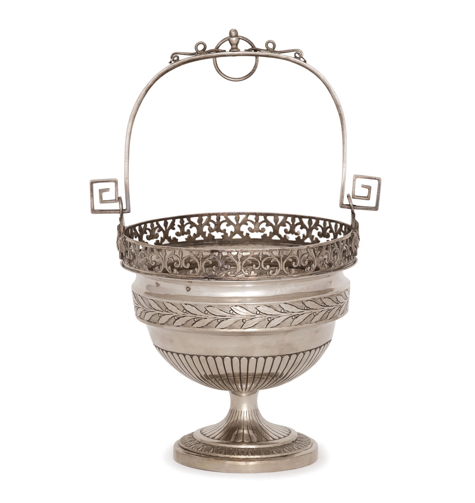 SECCHIELLO PER L'ACQUA SANTA IN ARGENTO CON MANICO,: a base circolare, corpo svasato con fascia decorativa naturalistica, bordo traforato, manico sagomato; usure Alt massima cm 28, larg. cm 18; peso gr 490 AN ITALIAN SILVER HOLY WATER POT, ROME, 19TH CE