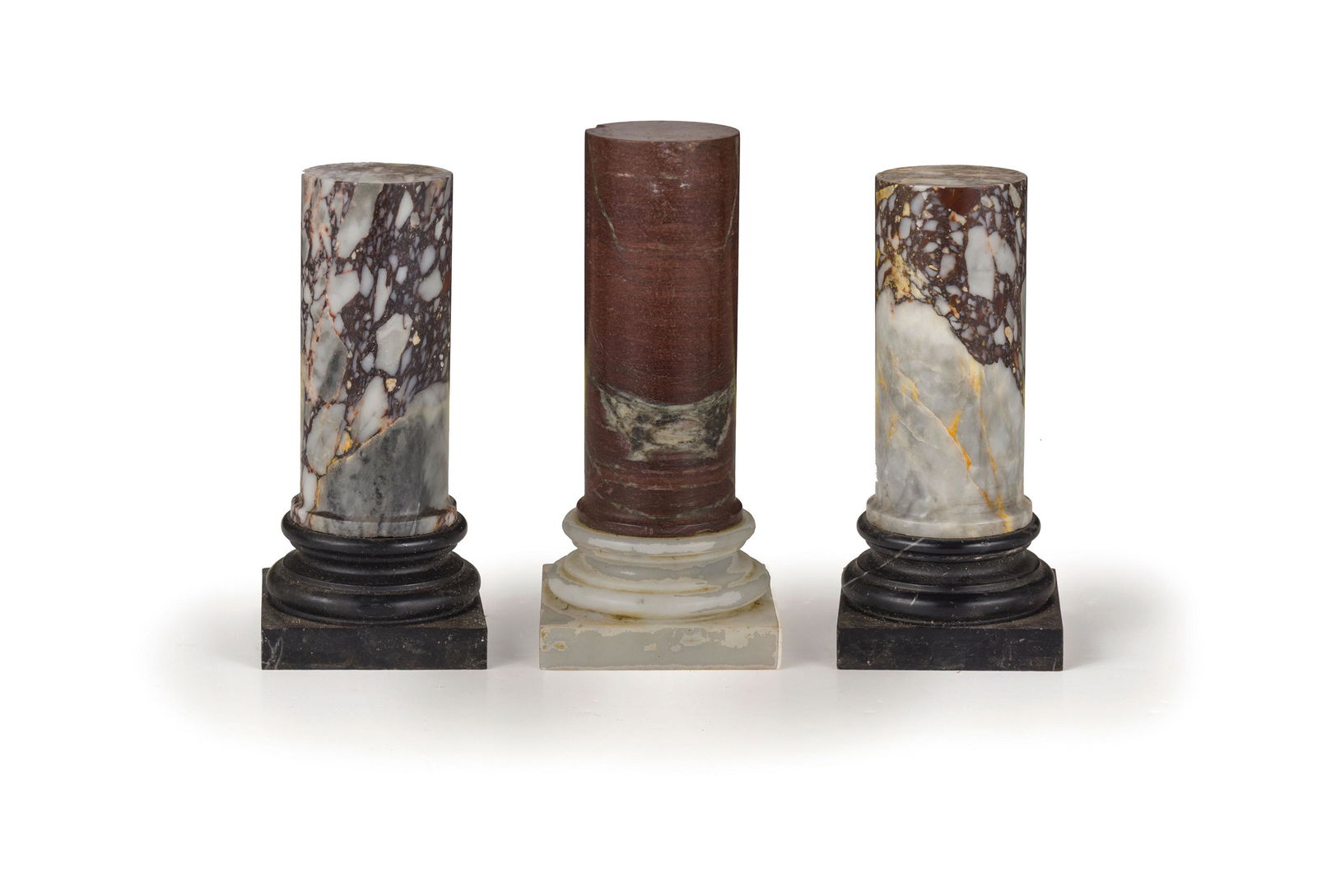 LOTTO DI TRE ELEMENTI DECORATIVI IN MARMI DIVERSI (1 of 1)