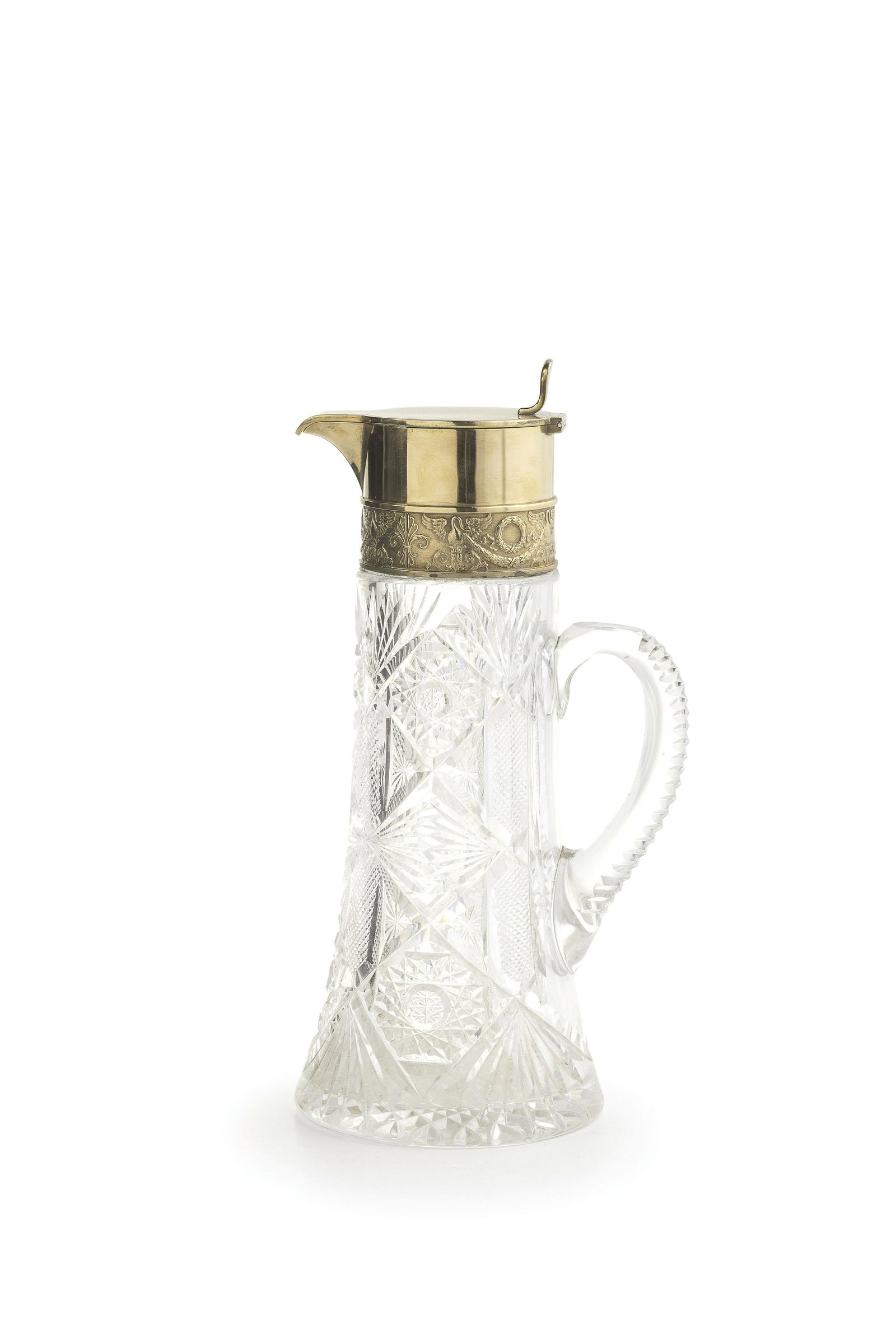 DECANTER IN CRISTALLO E ARGENTO DORATO, MOSCA,: corpo molato ed inciso a motivi fogliacei e geometrici, montatura in argento dorato con fascia decorativa ad elementi naturalistici e zoomorfi; usure h. cm 28,5 A RUSSIAN SILVER-GILT MOUNTED CRYSTAL D