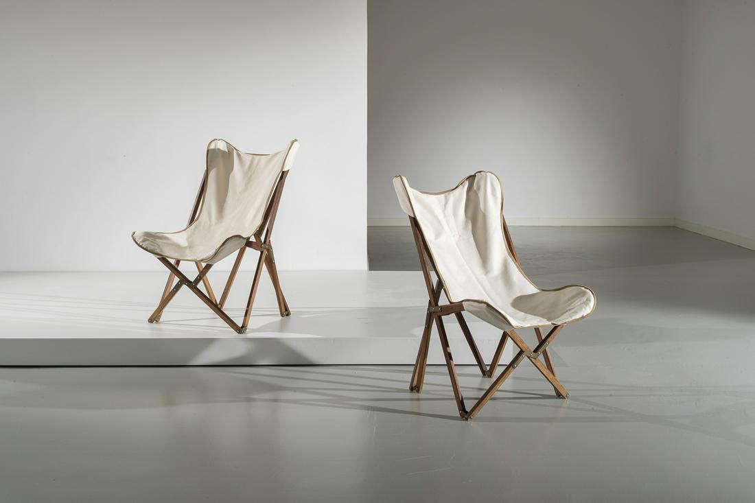 JOSEPH FENDY: Coppia di poltrone mod. Tripolina. Legno di faggio, metallo, cotone. Italia anni '90. cm 106x66x76 A PAIR OF ARMCHAIRS BY J.FENDY Ottime condizioni. Righe graffi. Normali segni di usura. Tessuto in bu