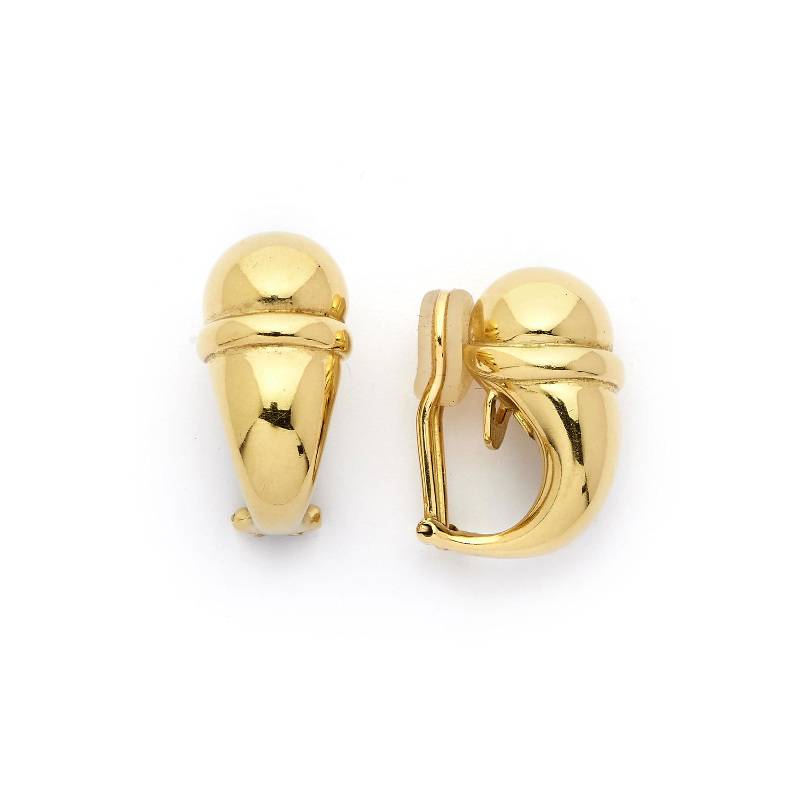 PAIO DI ORECCHINI IN ORO, FIRMATI ANTONINI: ognuno come una cornucopia stilizzata, punzone 750 Peso totale g 19,9 circa, altezza cm 2,3 circa A PAIR OF GOLD EARRINGS, SIGNED ANTONINI (2)