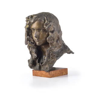 EDOARDO RUBINO: Torino 1871 - 1954 Busto di fanciulla Firmato E Rubino sul lato destro Bronzo, alt. cm 36 Provenienza: Genova, collezione privata Rubino entra molto giovane nell'atelier di Leonardo Bistolfi, scultore