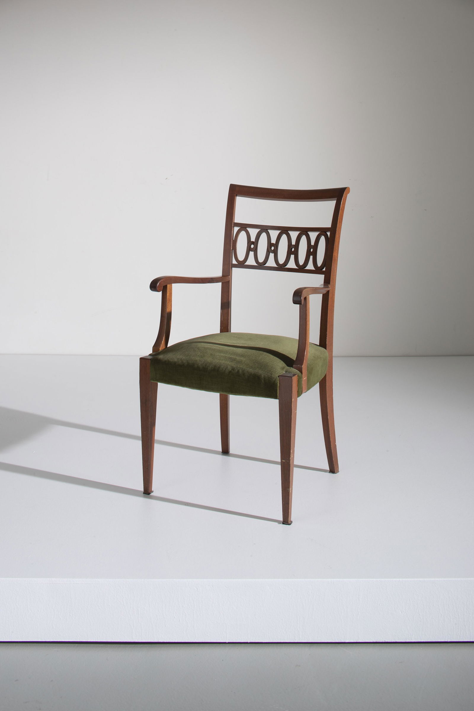 PAOLO BUFFA: Poltroncina. Legno, velluto imbottito. Produzione Marelli & Colico anni '50 ca. cm 93x48x44 AN AMRCHAIR BY P. BUFFA Buone condizioni generali. Piccole righe, graffi e leggeri segni di usura. Tessuto i