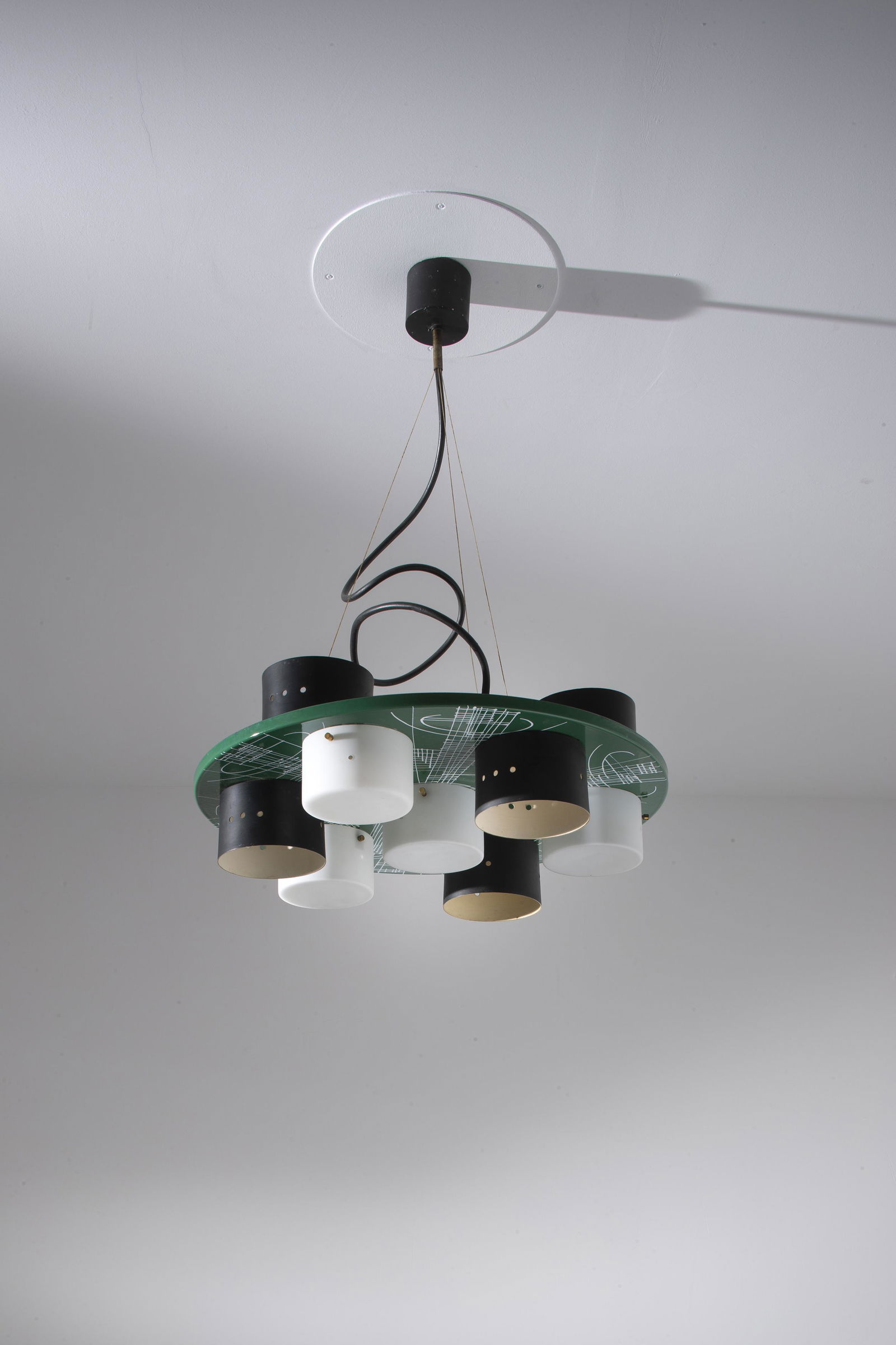 ESPERIA: Lampada a sospensione. Metallo verniciato, ottone, alluminio verniciato, vetro opalino satinato. Produzione Esperia 1959 ca. cm 93x60 A CEILING LAMP BY ESPERIA Buone condizioni generali. Piccole righe