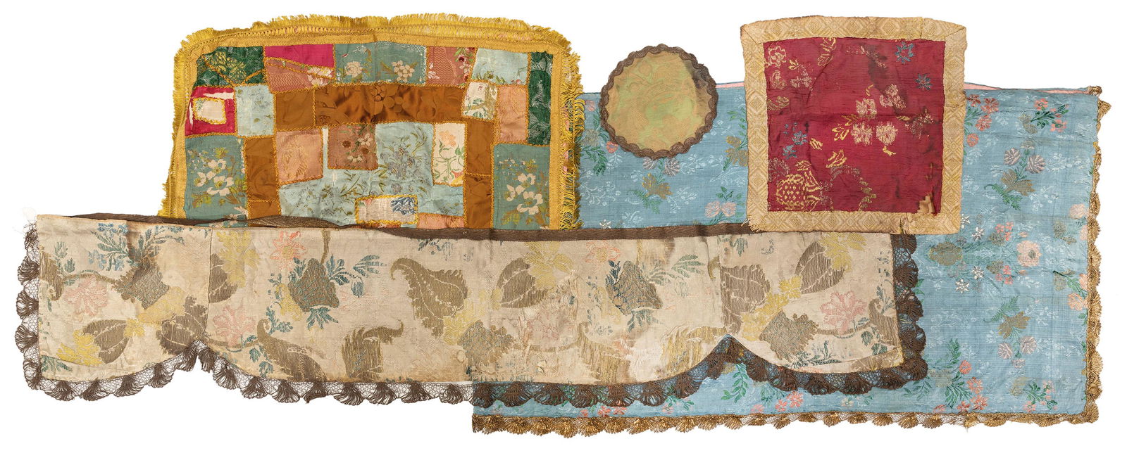 CINQUE TESSUTI DIVERSI EUROPEI IN SETA, CIRCA 1700 (1 of 1)