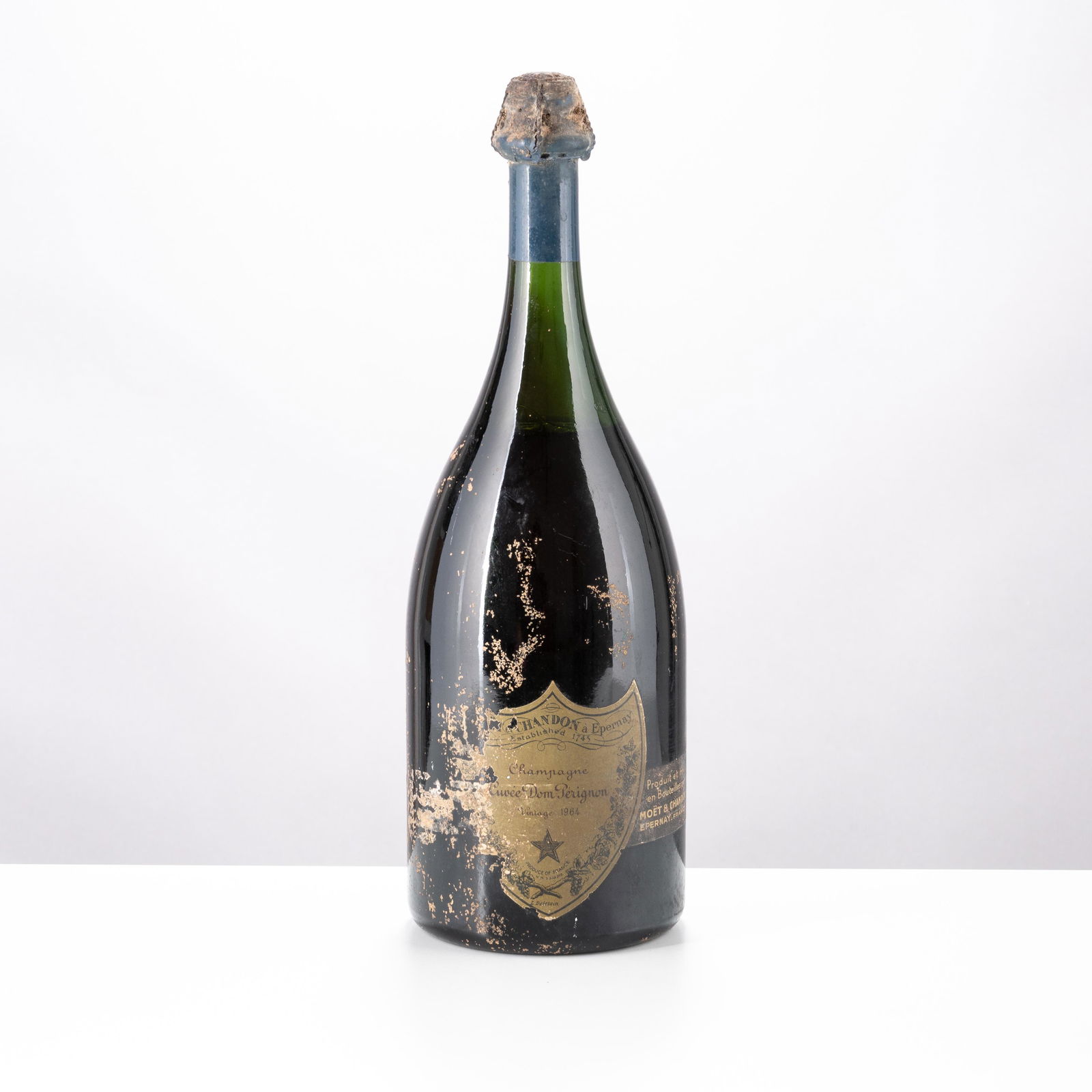 Dom Perignon Cuvee Vintage 1964: Etichetta strappata e macchiata; capsula usurata dal tempo, depositi 1 Mg