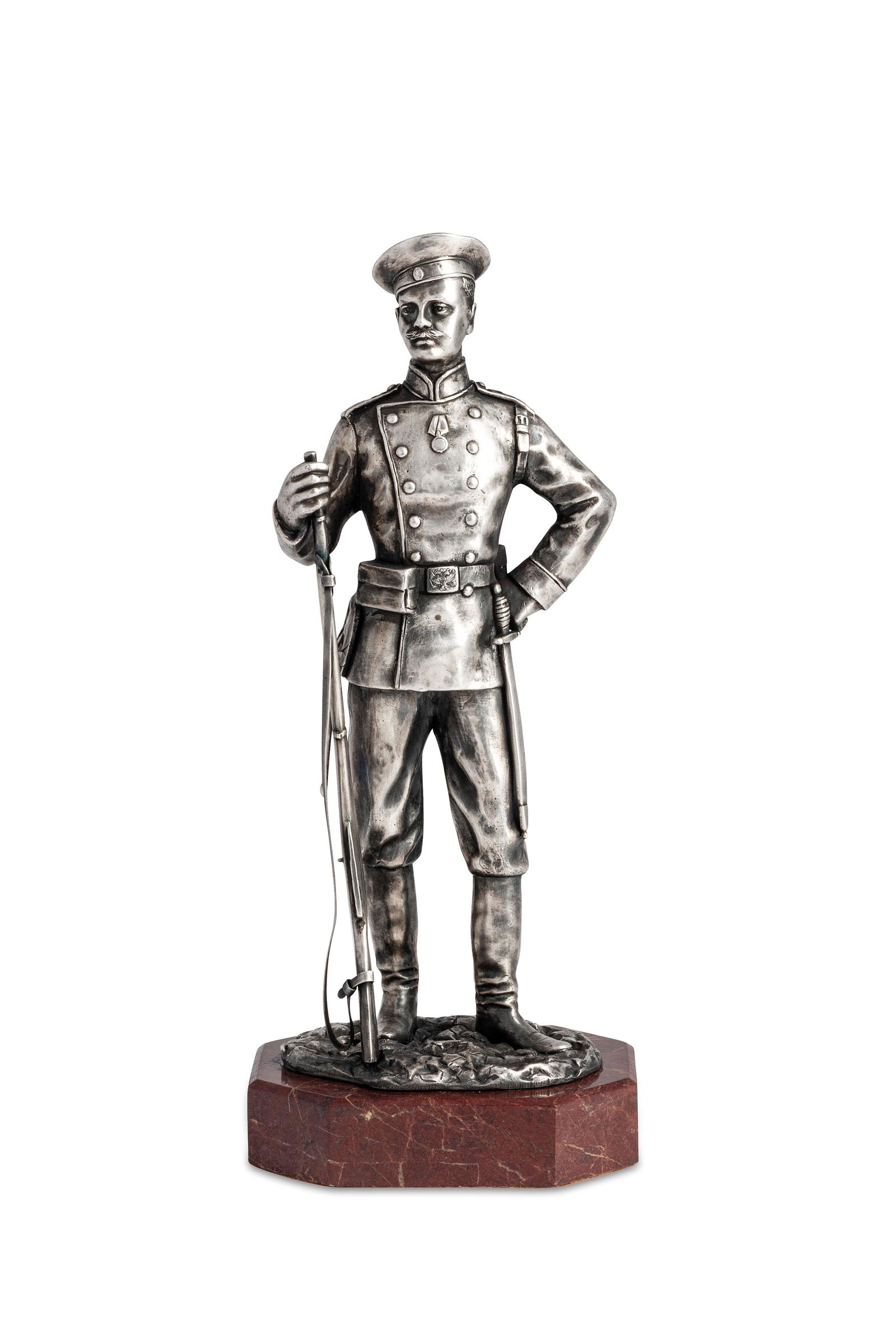 FIGURA IN ARGENTO SU BASE IN MARMO: SAN PIETROBURGO, 1896-1908, ORAFO GRACHEV, BOLLO CON INSEGNE IMPERIALI raffigurante soldato; usure Alt. cm 21; peso totale gr 931 A RUSSIAN SILVER FIGURE ON MARBLE BASE, ST. PETERSBURG, 1896-1908, MAR