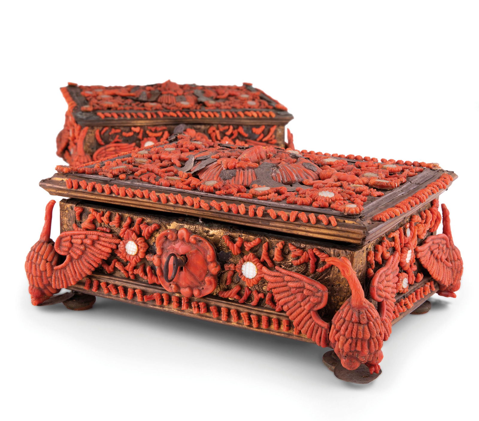 COPPIA DI SCATOLE IN CORALLO, ARGENTO, MADREPERLA E (1 of 5)