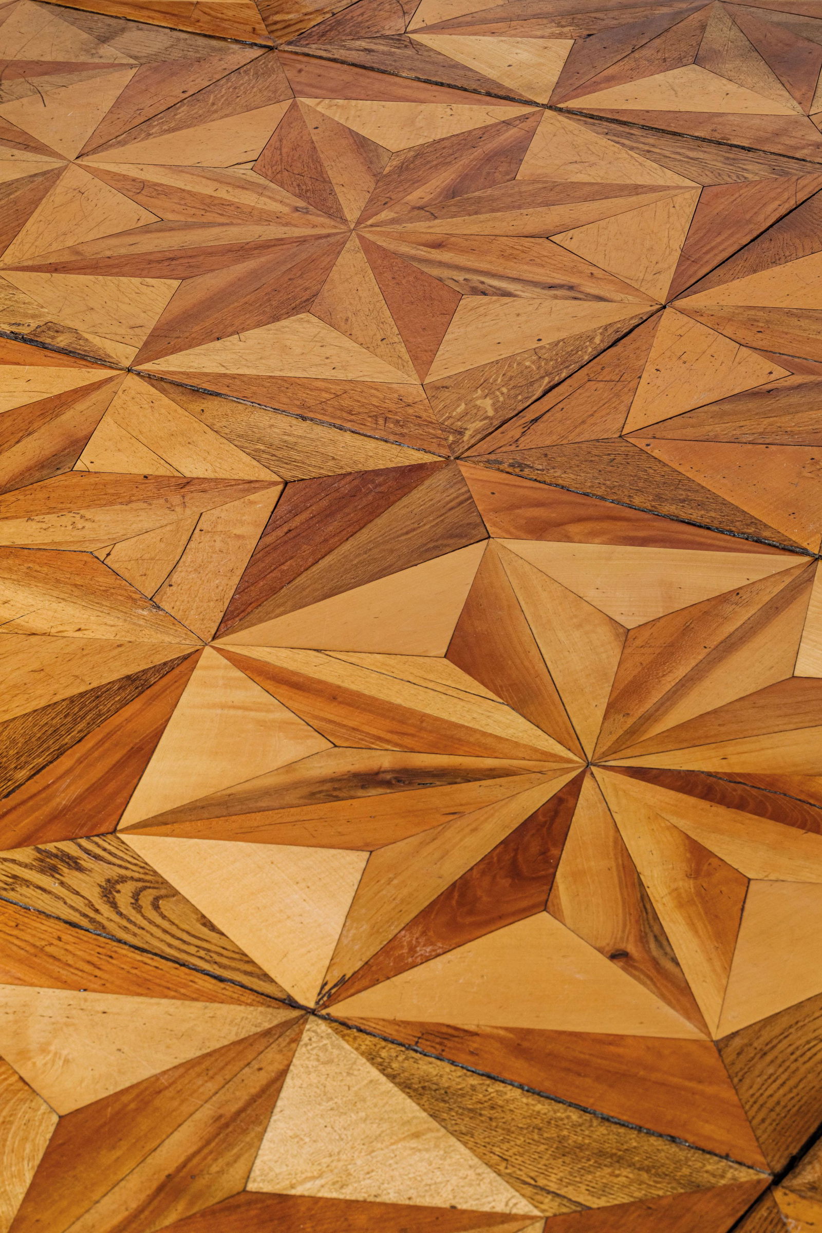 FORNITURA DI PARQUET IN LEGNI VARI, XIX SECOLO (1 of 2)