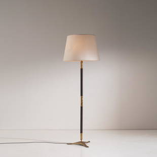 ANGELO LELII: Lampada da terra. Ottone, cuoio, tessuto. Produzione Arredoluce anni '50 Altezza con paralume 183 A FLOOR LAMP BY A. LELII Cfr. . A. Pansera, A. Padoan, A. Palmaghini, Arredoluce. Catalogo ragionato 1
