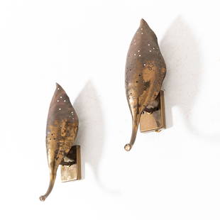 ANGELO LELII: Coppia di lampade da parete. Ottone, ottone martellato, ottone verniciato. Produzione Arredoluce anni '50. cm 28x10x10 A PAIR OF WALL LAMPS LAMPS BY A. LELII per il lampadario vedi: A. Pansera, A. Pad