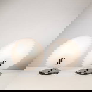 BRUNO GECCHELIN: Coppia di lampade da tavolo mod. Perla. Marmo, metallo verniciato, vetro opalino. Produzione Oluce, 1980 ca. cm 47x43 A PAIR OF TABLE LAMPS BY B. GECCHELIN Catalogo di produzione Oluce Buone condizion