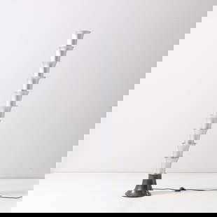 MATTEO THUN: Lampada da terra mod. Hollywood. Metallo verniciato, elementi in alluminio. Produzione Tronconi anni '80. altezza cm 177 A FLOOR LAMP BY M. THUN Buone condizioni. Segni di usura, piccole righe, trascu