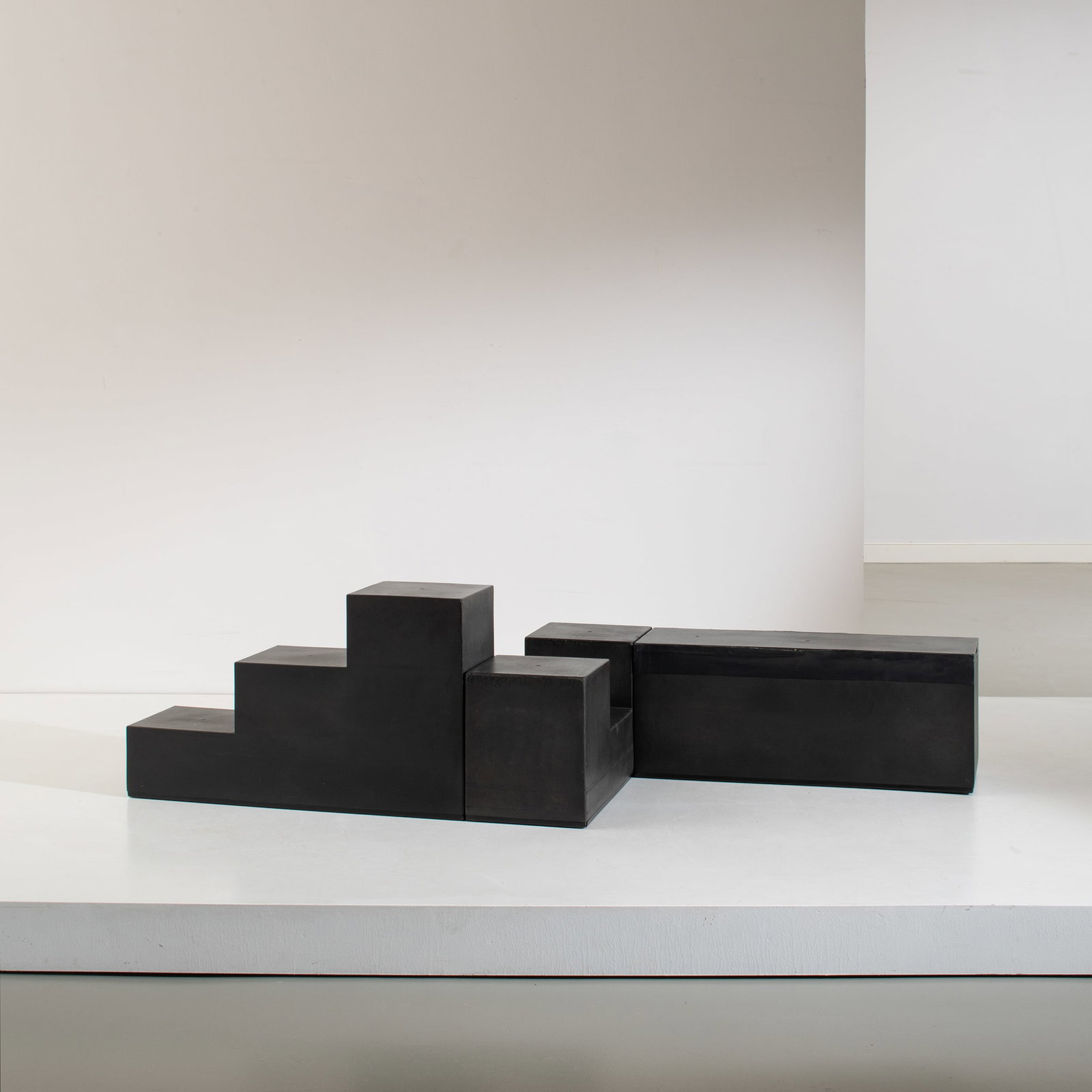 MARIO BELLINI: Tre moduli della serie Gli Scacchi. Poliuretano espanso. Produzione C&B anni '70. Etichetta della manifattura. cm 37x90x30; cm 37x90x30; cm 55x90x30 THREE MODULAR SETTEE BY M. BELLINI M. Mastropietro,