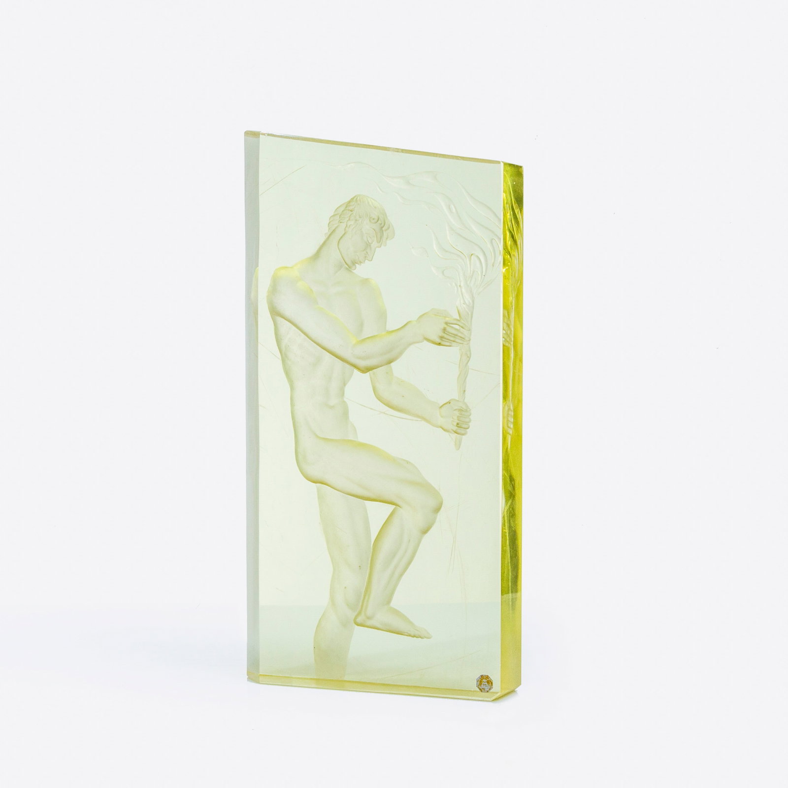 FONTANA ARTE: Scultura. Cristallo di forte spessore molato e sabbiato. Etichetta del produttore. Italia, anni '30. cm 49x26x5 A GLASS BY FONTANA ARTE Condizioni molto buone. Piccole righe, segni di usura.