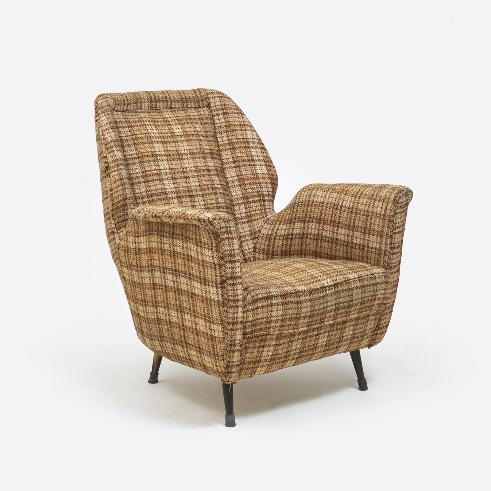 ISA: Poltrona. Ottone, tessuto imbottito. Anni '50 cm 87x81x74 AN ARMCHAIR BY ISA Discrete condizioni. Segni di usura, righe, piccole mancanze. Imbottitura da ricondizionare, tessuto da sostituire. Ottone 
