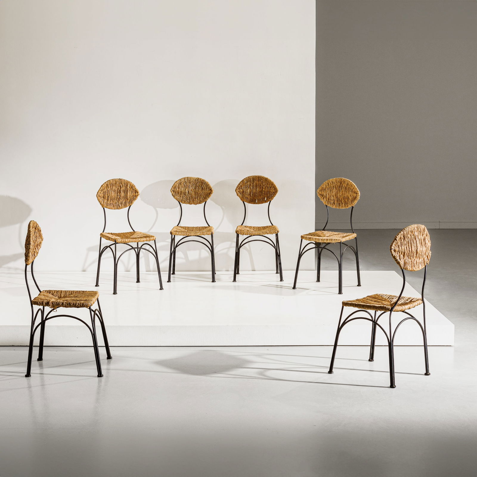 TOM DIXON: Sei sedie mod. Banana chair. Metallo verniciato, paglia. Produzione Cappellini, 1988. cm 95x41x42 SIX CHAIRS BY T. DIXON Ottime condizioni generali. Piccole righe, leggeri graffi, normali segni di usu
