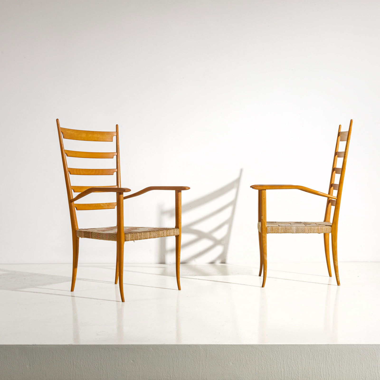 EMANUELE RAMBALDI: Divano. Legno di faggio, corda di cellophane intrecciata. Chiavari, fine anni '50. cm 100x53x58 A SETTEE BY E. RAMBALDI Righe, graffi, segni di usura. Lievi aloni sul legno dello schienale.