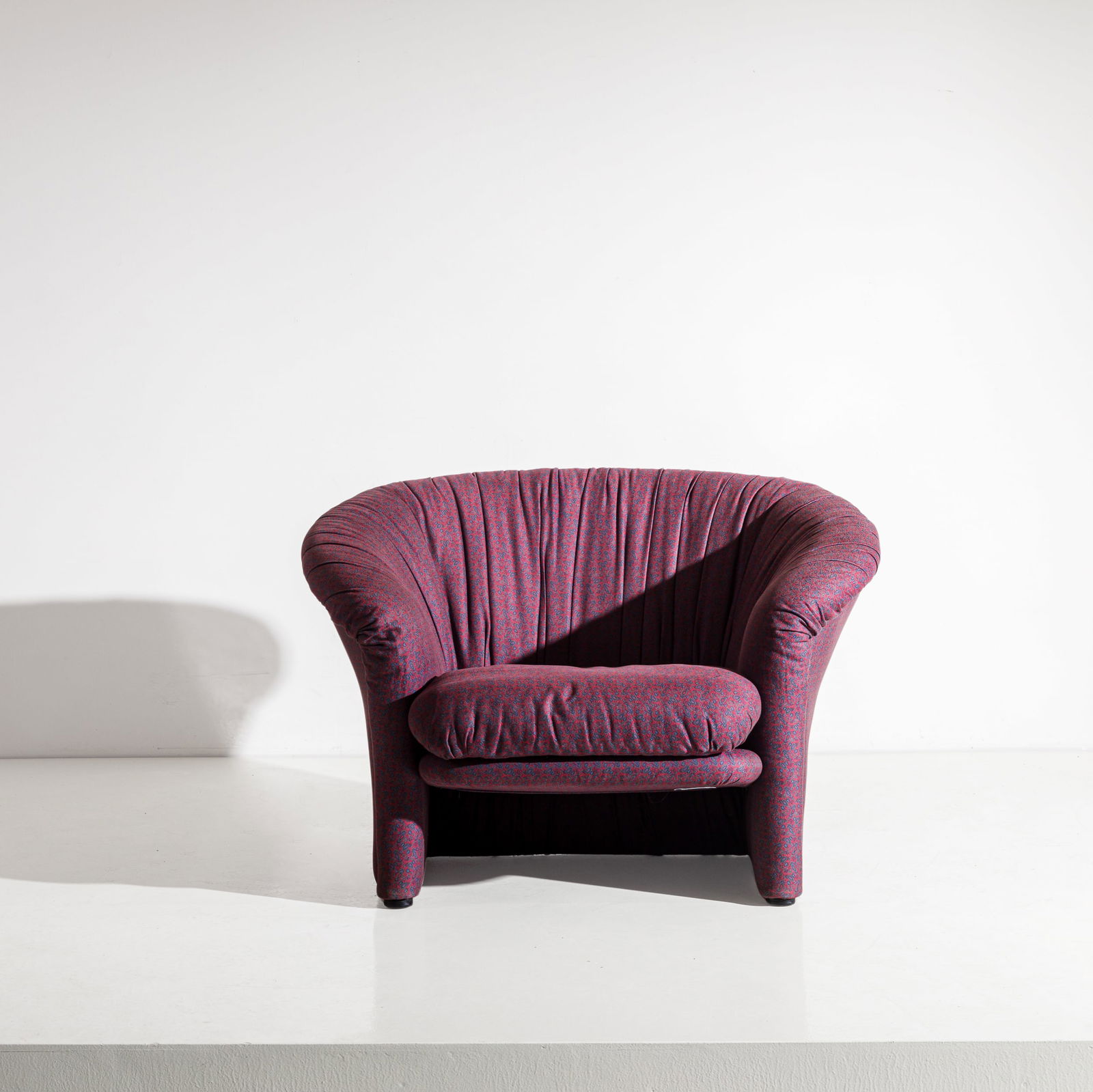 AFRA & TOBIA SCARPA: Studio per il modello della poltrona Rondone. Metallo, tessuto imbottito. Produzione Meritalia 1989. Marchio e anno impressi. cm 77x114x92 A PROTOTYPE BY A. & T. SCARPA Buone condizioni generali. Picc