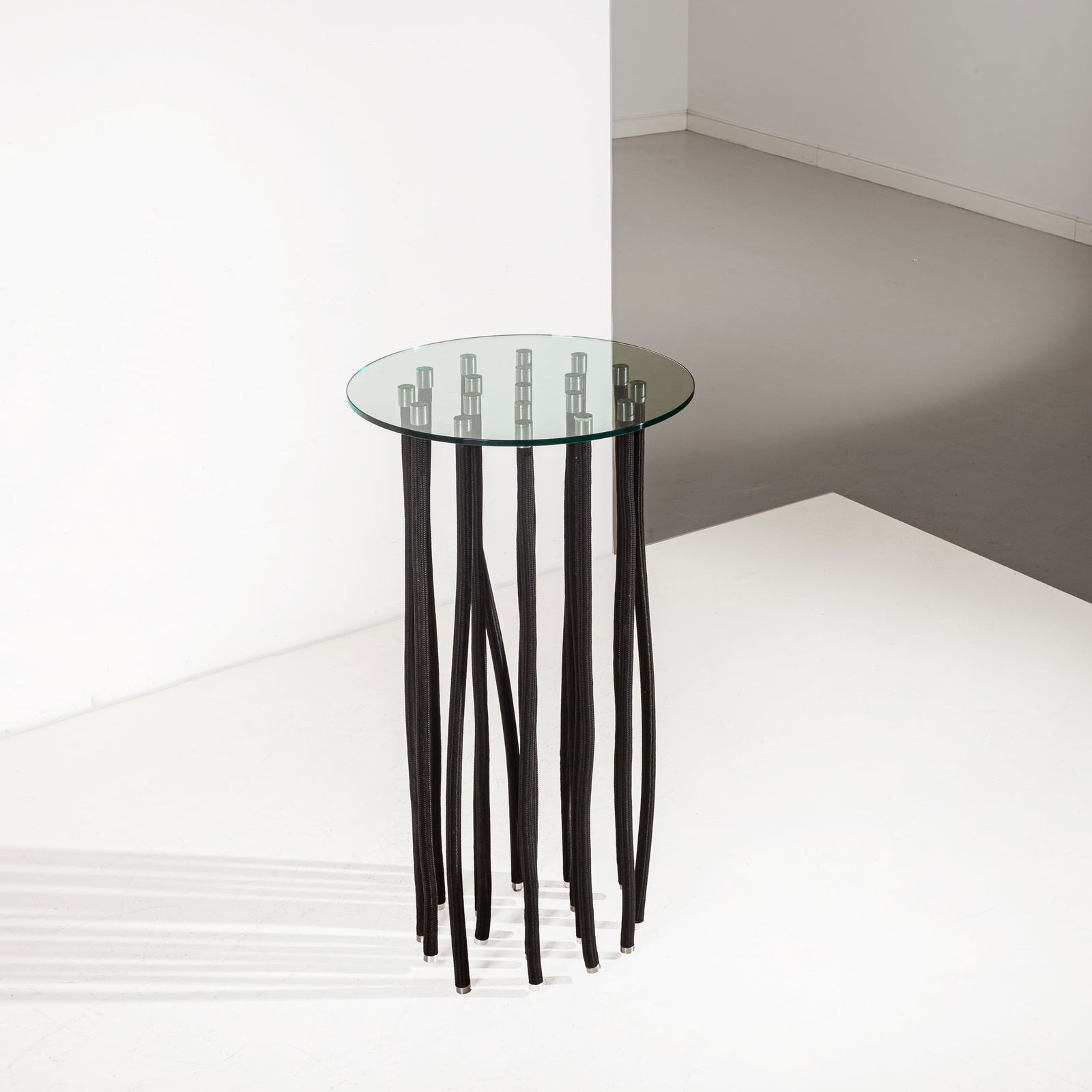 FABIO NOVEMBRE: Consolle mod. Org. Cristallo molato, acciaio, corda. Produzione Cappellini 2001. cm 111x60 A CONSOLLE BY F. NOVEMBRE Buone condizioni generali. Piccole righe, leggeri graffi, normali segni di usura.