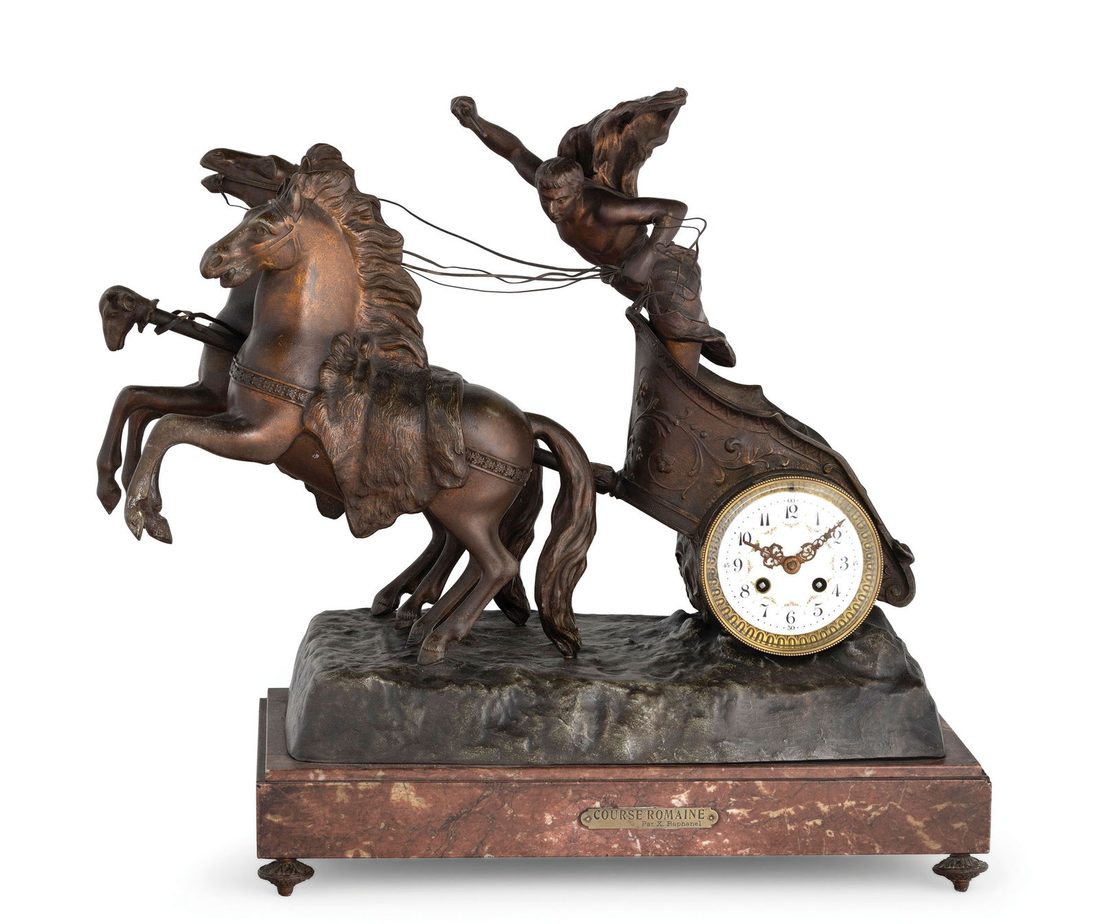 PENDOLA D'APPOGGIO A FORMA DI BIGA, COURSE ROMAINE,: FRANCIA, FINE DEL XIX SECOLO orologio in forma di biga, trainato da due cavalli e guidato da un auriga in metallo patinato. Il gruppo scultoreo realizzato da Xavier Raphanel, poggia su una base in mar