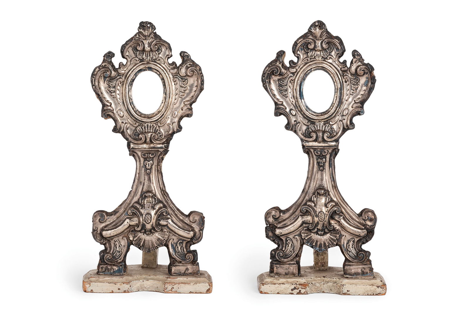 COPPIA DI RELIQUIARI IN LAMINA D'ARGENTO E LEGNO, (1 of 1)