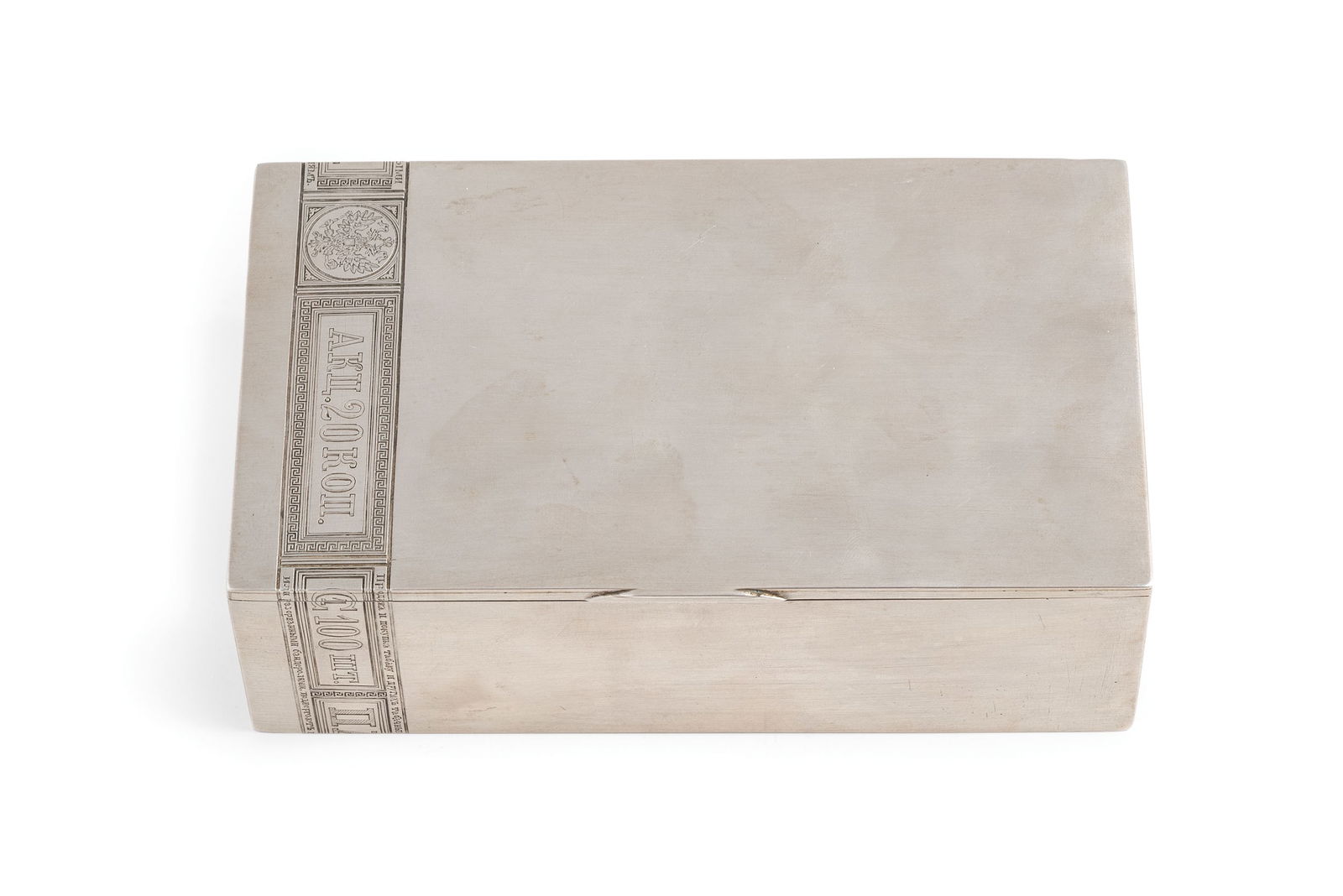 SCATOLA IN ARGENTO, S. PIETROBURGO, 1896-1908, ORAFO: M. GRACHEV, BOLLO CON INSEGNE IMPERIALI di forma rettangolare, superficie liscia, con fascia decorativa; difetti Alt. cm 5, larg. cm 16, prof. cm 9,5; peso gr 508 A RUSSIAN SILVER BOX, ST. PETERSBURG,