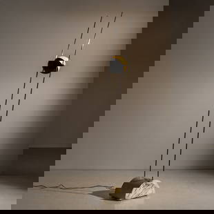 GRUPPO A.R.D.I.T.I.: Lampada da terra variante del mod. Ponte. Marmo di Carrara, tubo di ottone cromato, metacrilato. Produzione Nucleo Sormani 1971 cm 235x30x41 A FLOOR LAMP BY STUDIO A.R.D.I.T.I Domus n.528, novembre 19