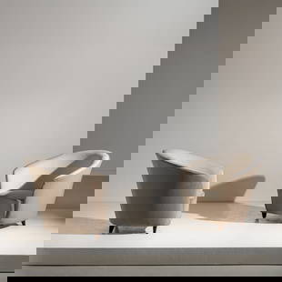 ICO PARISI: Due poltrone. Legno tornito, tessuto imbottito. Esecuzione A. Colombo, 1950 ca. Corredate da perizia dell'Archivio per il Design di Ico Parisi 80x87x85 A PAIR OF ARMCHAIRS BY I. PARISI R. Aloi, Esempi