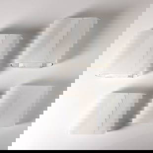 CARLO NASON: Quattro lampade da parete. Metallo verniciato, vetro iridescente opalino con inclusione di vetro lattimo. Produzione A. V.Mazzega anni '70 cm 27x27x9 FOUR WALL LIGHTS BY C. NASON (ins. pubblicazione)
