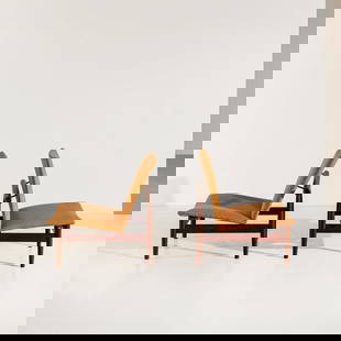 FINN JUHL: Coppia di poltrone mod. 137 Japan. Legno di teak, tessuto imbottito, ottone. Produzione France & Son 1953 ca. Marchio del produttore. cm 70x68x71 A PAIR OF ARMCHAIRS BY F. JUHL H. Hansen, Finn Juhl an