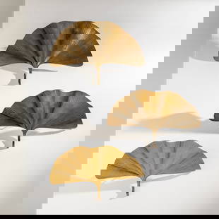 TOMMASO BARBI: Tre lampade da parete mod. Ginko. Ottone, ottone lavorato. Produzione Bottega Gadda, anni '70. cm 47x68x16 THREE WALL LAMPS BY T. BARBI Ottime condizioni generali. Trascurabili righe, lievissimi segni