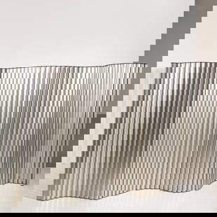 HANS SANDGREN JAKOBSEN: Paravento mod. Viper. Alluminio estruso, materiale plastico. Produzione Fritz Hansen 1999 ca. cm 162x270 BY H. SANDGREN JAKOBSEN Buone condizioni generali. Piccole righe, leggeri graffi, normali segni