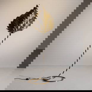 CARLO GIORGI: Lampada da terra mod. Rabarbaro. Ottone, ottone sbalzato. Produzione Bottega Gadda anni '70. cm 170x49x43 A FLOOR LAMP BY C. GIORGI Condizioni vintage molto buone. Leggeri segni del tempo sulle superf