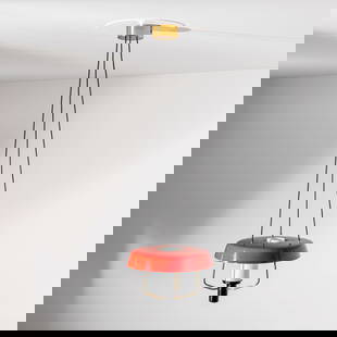 STILNOVO: Lampada a sospensione. Ottone, alluminio verniciato, vetro opalino satinato. cm 126x40 A CEILING LAMP BY STILNOVO Buone condizioni. Righe, segni di usura, ossidazione. Interno del riflettore rivernici