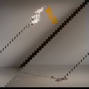STILNOVO: Lampada da terra. Marmo, ottone verniciato, ottone lucidato, vetro opalino satinato. Produzione Stilnovo anni '50. cm 184x25 A FLOOR LAMP BY STILNOVO Buone condizioni generali, righe graffi segni di u