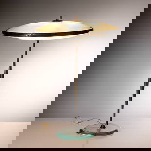 STILNOVO: Lampada da tavolo. Cristallo molato, ottone, vetro sabbiato, pressato, curvato e molato. Italia anni '50. cm 65x45 A TABLE LAMP BY STILNOVO Buone condizioni generali. Piccole righe, leggeri graffi, no