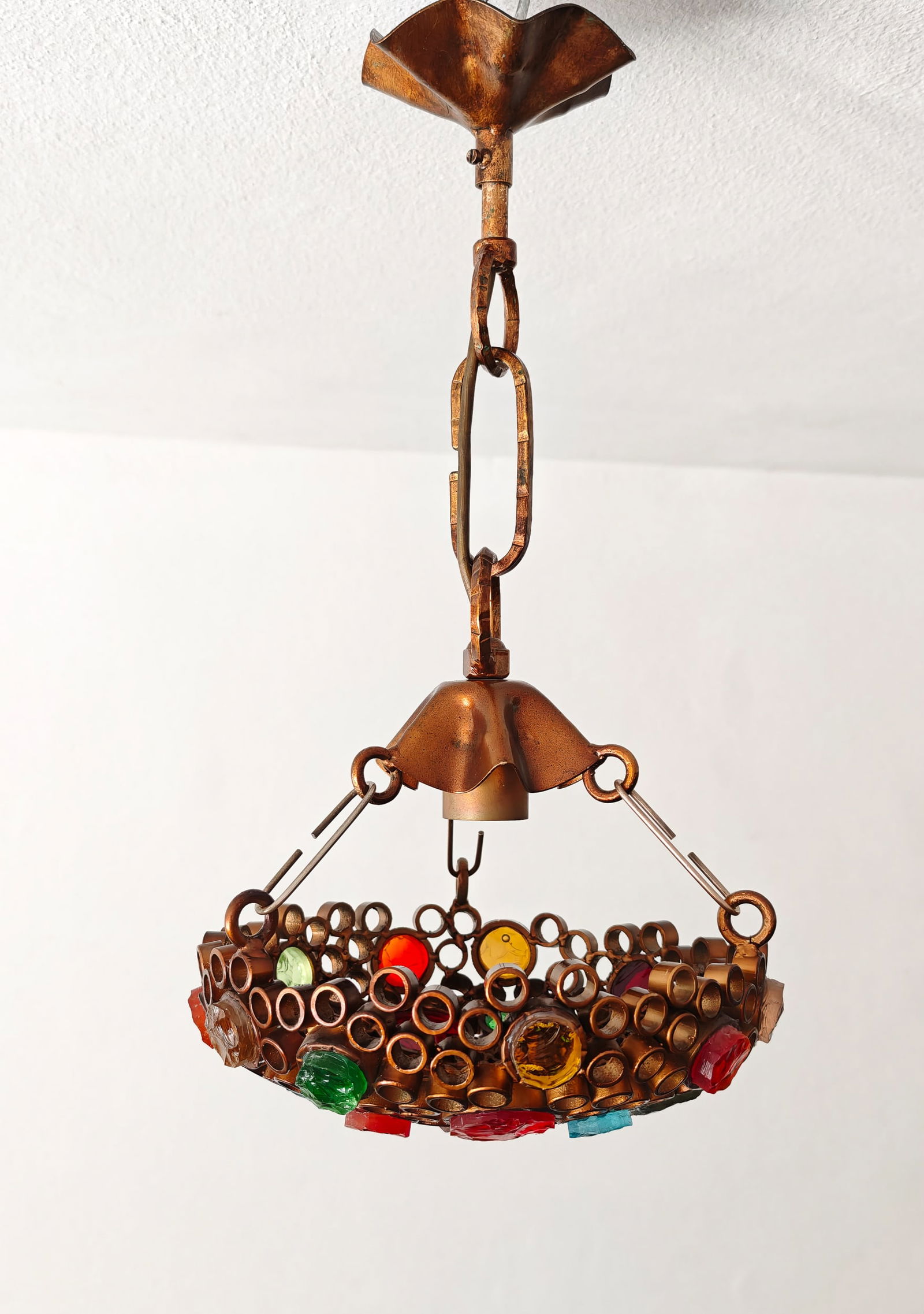 ALBANO POLI: Lampada a sospensione. Metallo smaltato, ottone, vetro massiccio colorato. Produzione Poliarte, Italia, anni '70. cm 50x27x27 A CEILING LAMP BY A. POLI Buone condizioni generali. Leggeri graffi. Trasc